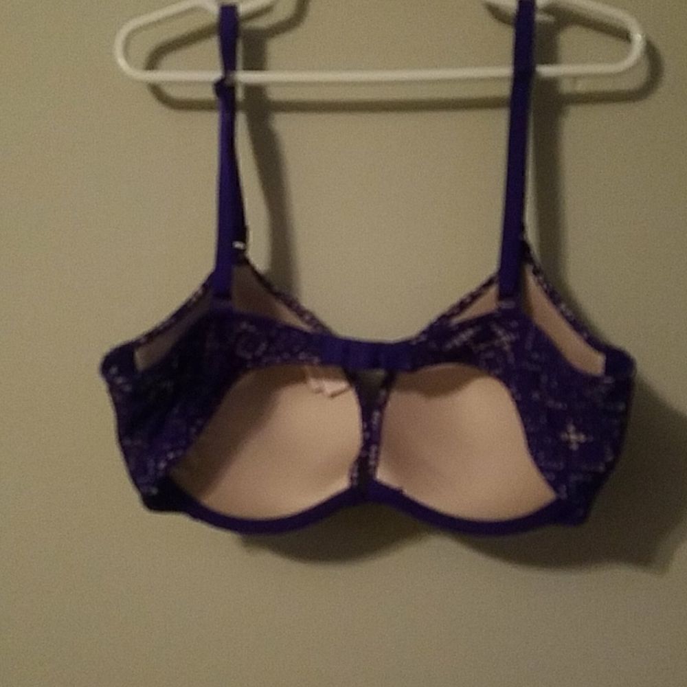 Victoria Secret - Picture 3 of 3
